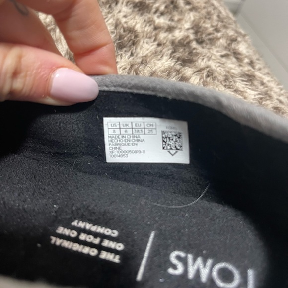 Brand New Toms Sneakers - Picture 3 of 4